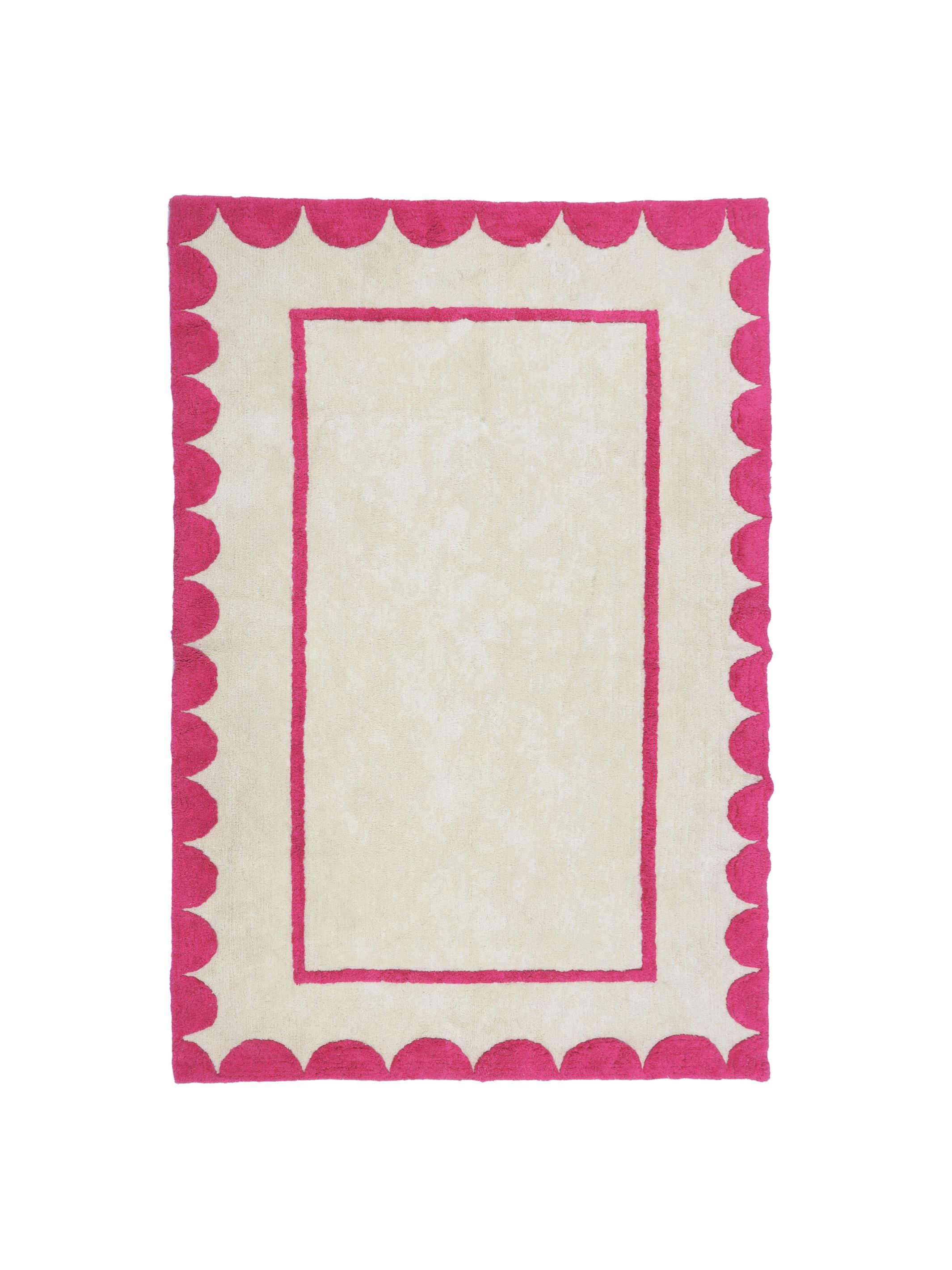 Natural rug with bright pink scallop details